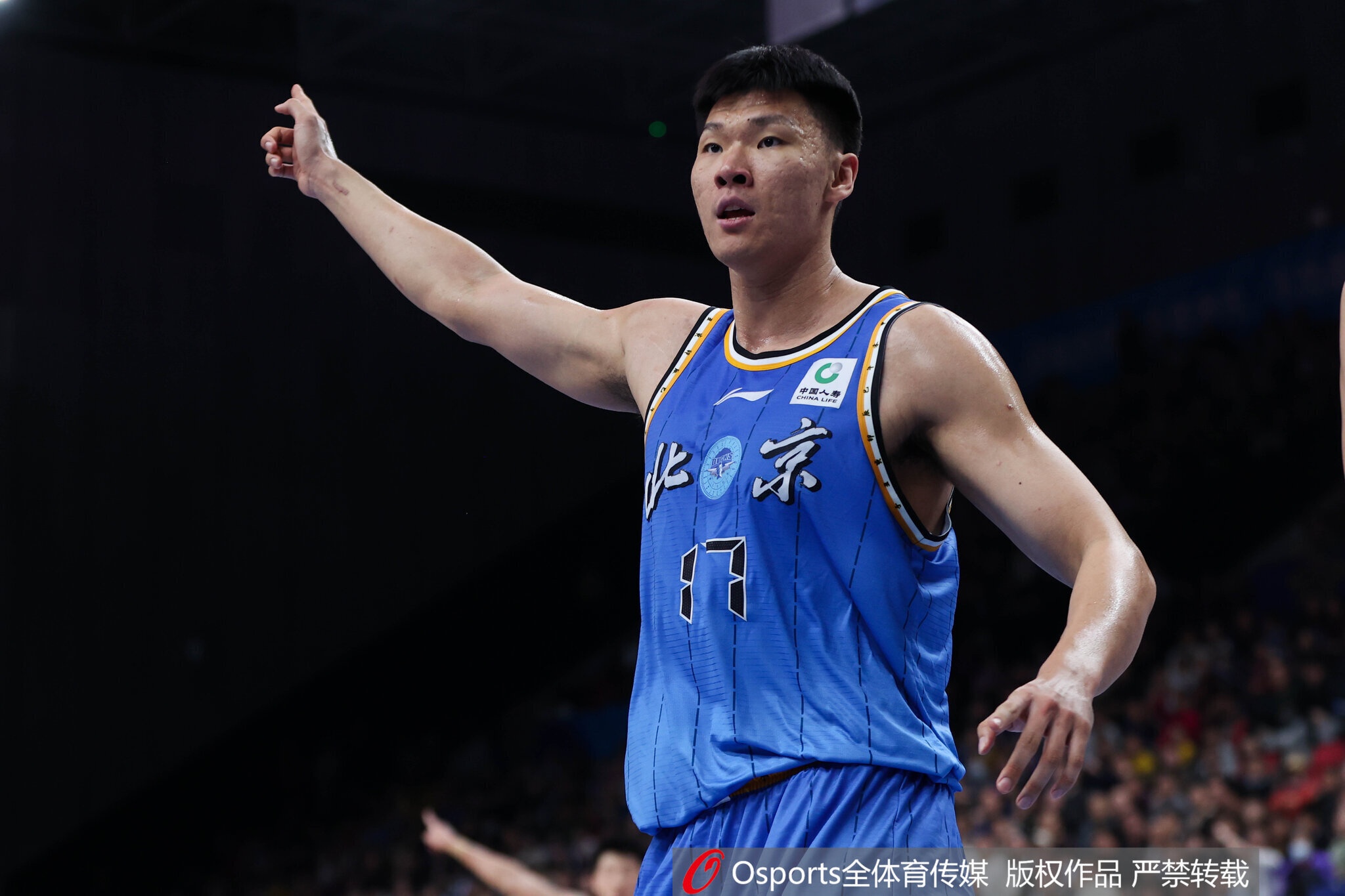 媒体人：范子铭新赛季将确定留队 预计他将成为稳定轮换